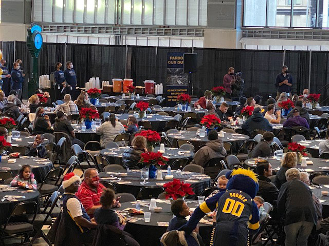 Indiana Pacers Serve Holiday Meal to Hundreds in Need
